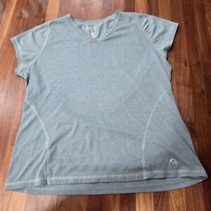 Mountain Hardwear Women's  Green V-Neck Short Sleeve Performance Tee Made In USA